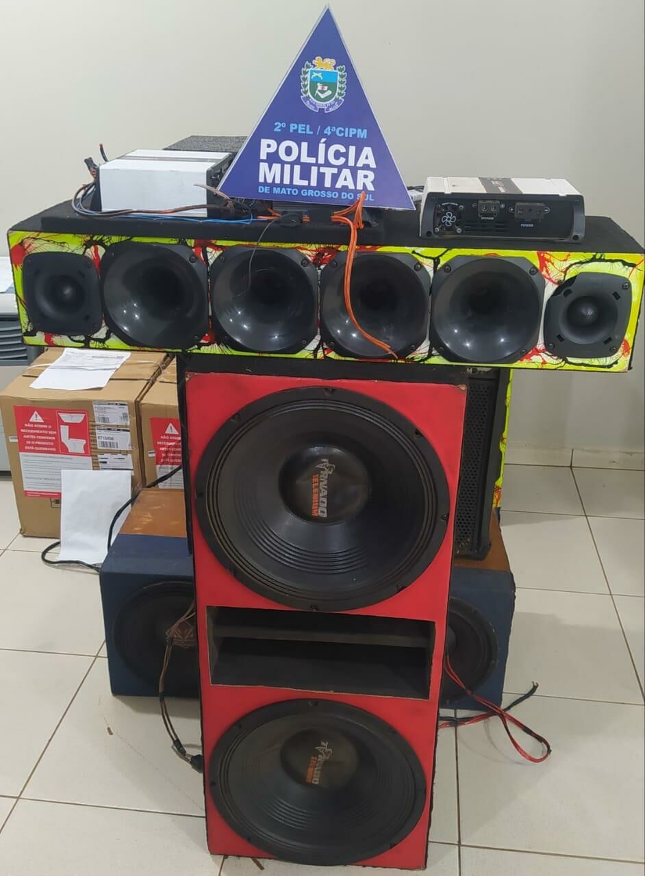 Imagem de compartilhamento para o artigo Três são presos pela Polícia Militar por perturbação do sossego em Costa Rica da MS Todo dia